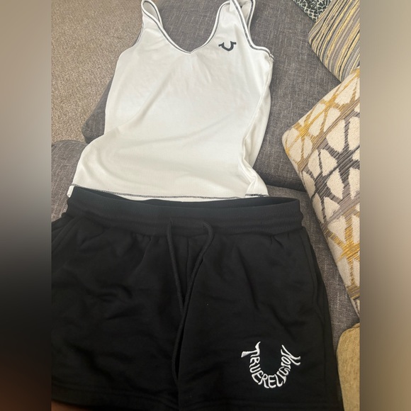 True Religion Short Set - Picture 1 of 5